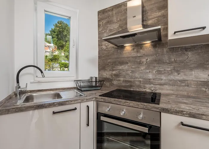 Zita Lovran Apartment