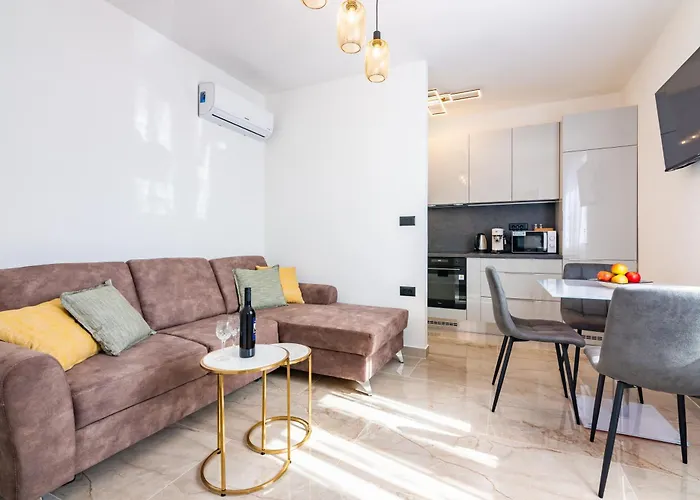 Zita Lovran Apartment *