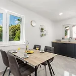Zita Lovran Apartamento *