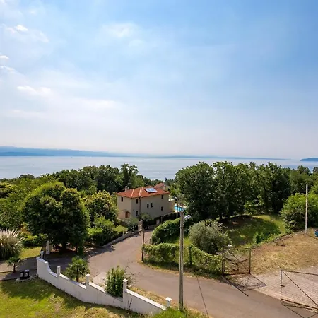Zita Lovran Apartment