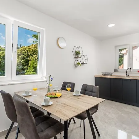 Zita Lovran Apartmán *