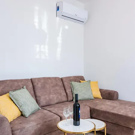 Zita Lovran Apartment *
